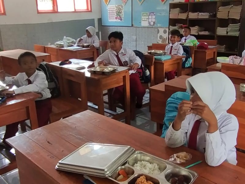 PROGRAM MAKAN BERGIZI GRATIS (MBG) DI SD NEGERI 1 LANDANGAN